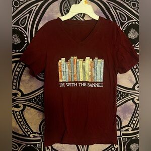 "I'm with the Banned" books V-neck T-shirt